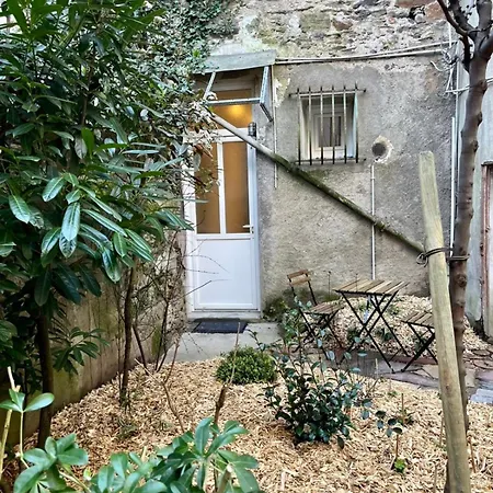 Pretty Atypical Nest With Garden شقة *
